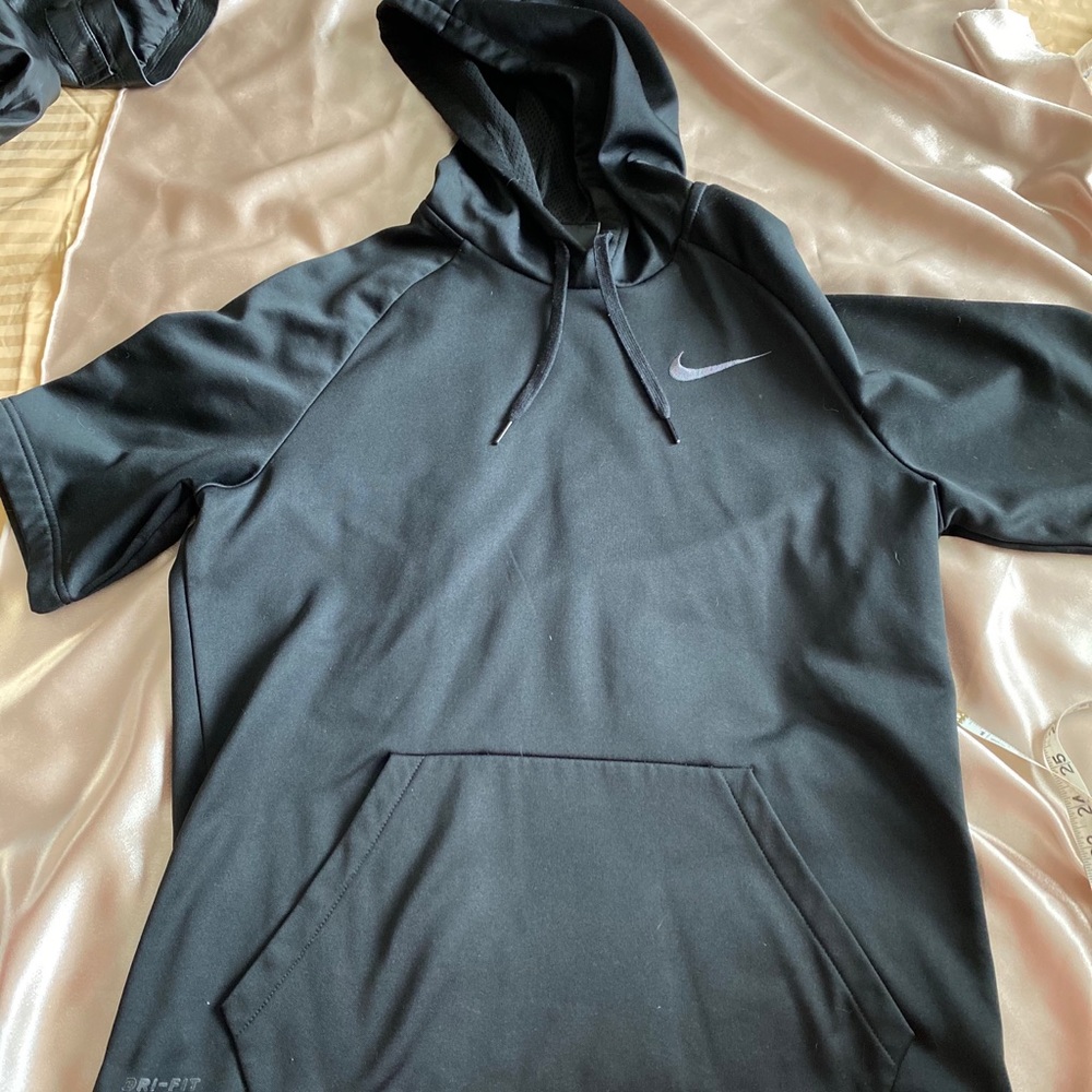 Nike hooded dry fit working out shirt